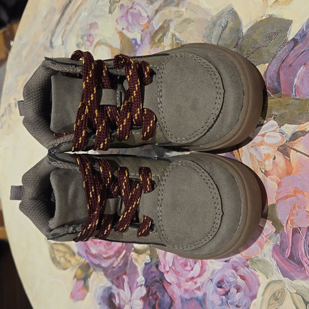 OshKosh Boots Castle Size Toddler 5